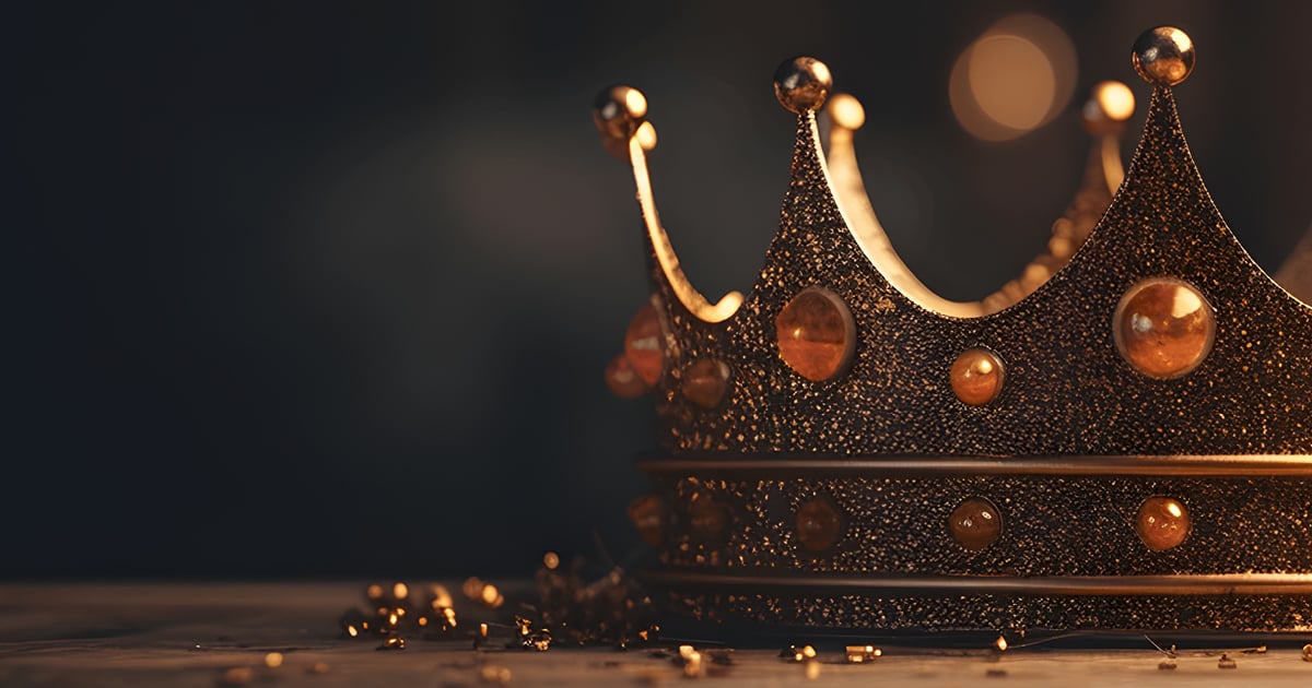 Today's daily devotional | A gold crown with amber jems.